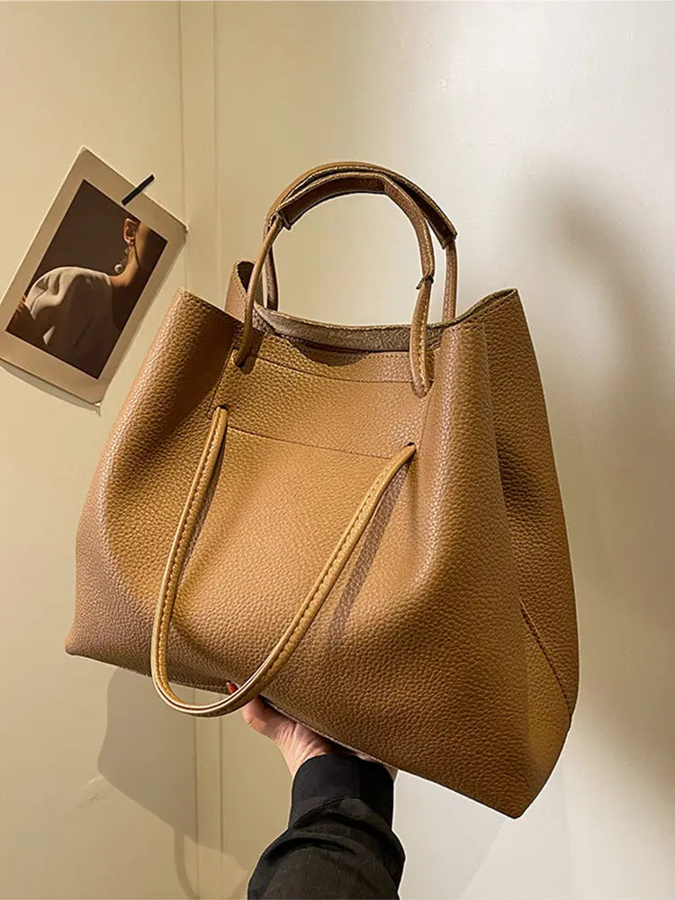 Large Shoulder Bag -   Taschen #