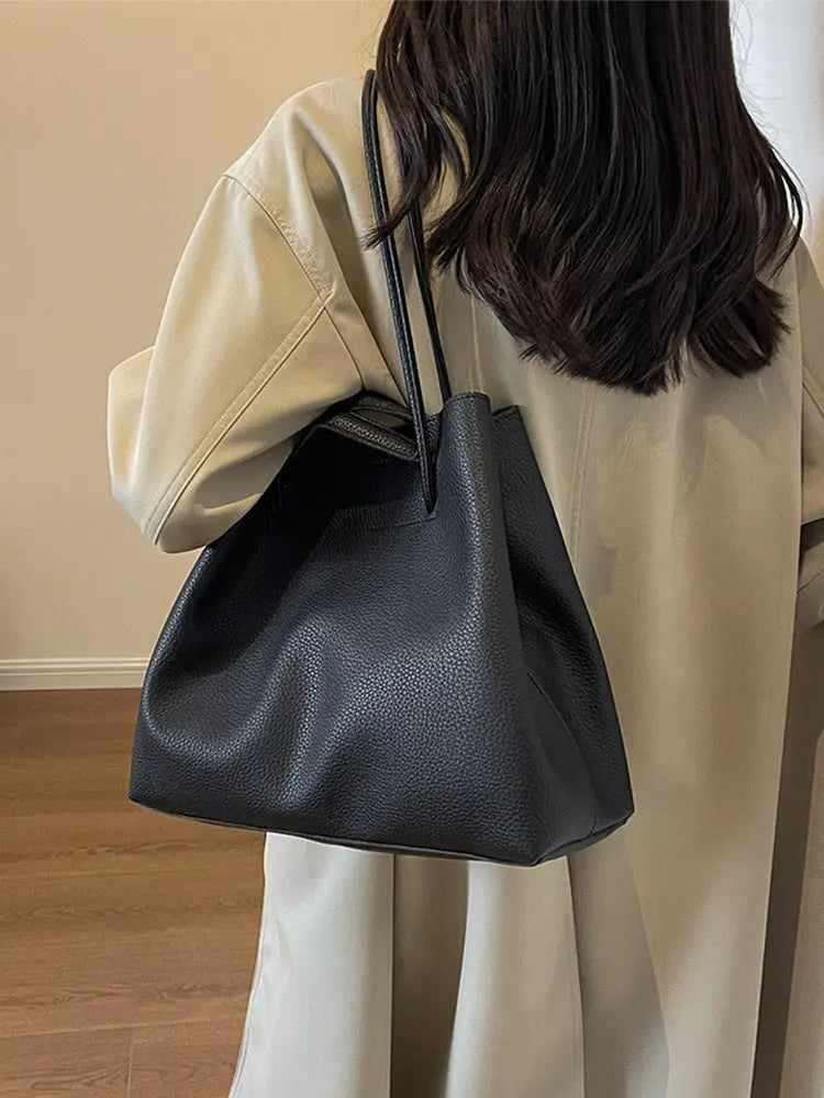 Large Shoulder Bag -   Taschen #