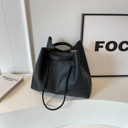Large Shoulder Bag -   Taschen #