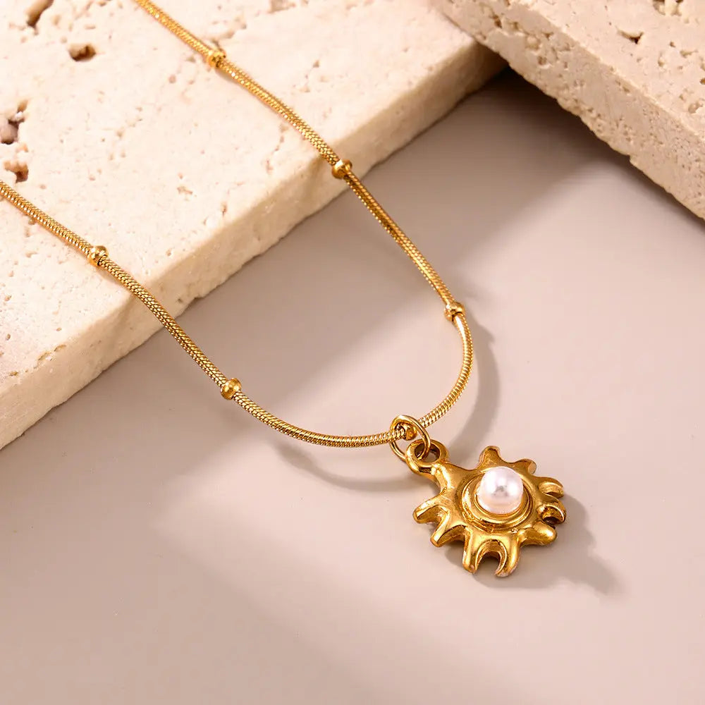 SUNFLOWER Shell Pearls Clavicle Necklace -   Schmuck #